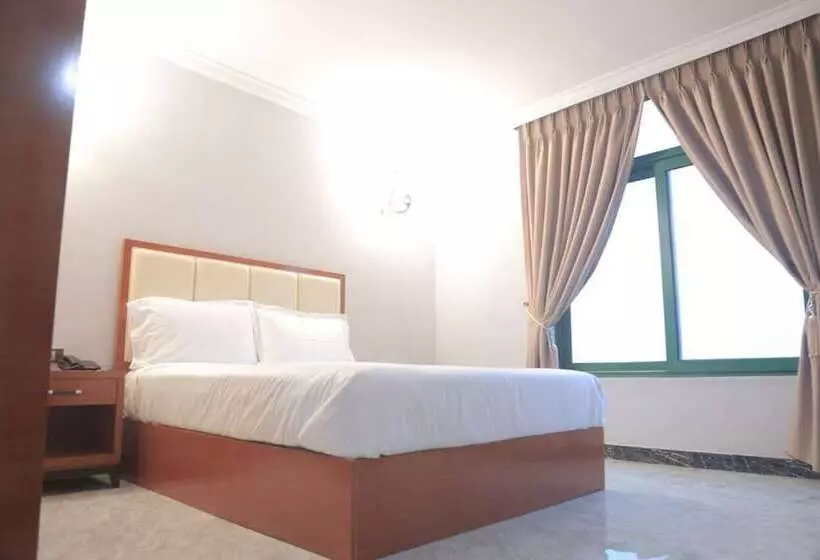 Golden Park Apartment