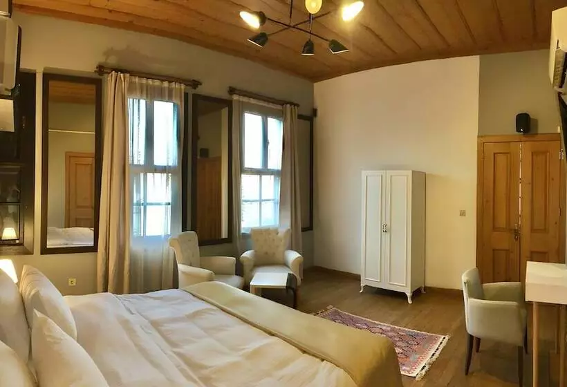 Hostelli Grace Lounge Premium