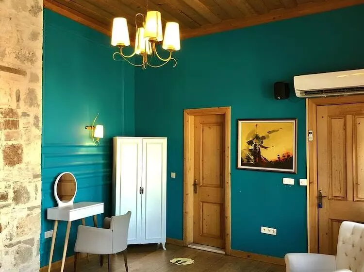 Hostelli Grace Lounge Premium