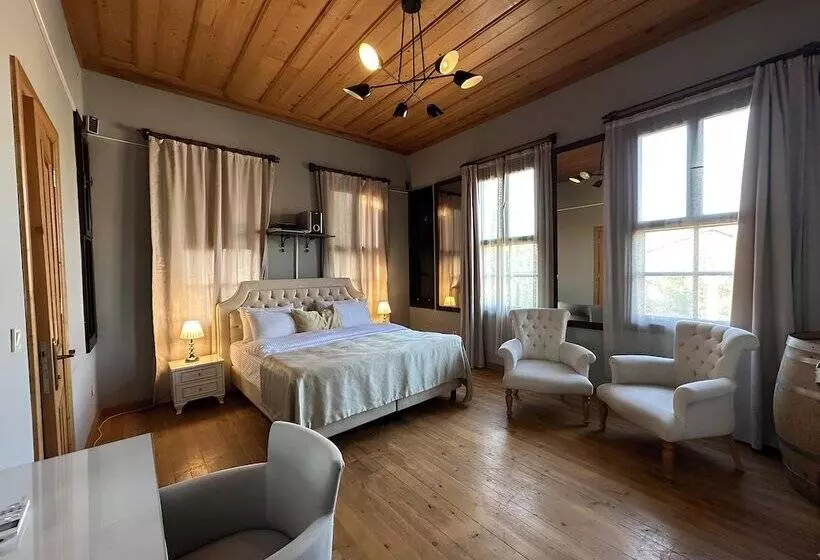 Hostelli Grace Lounge Premium