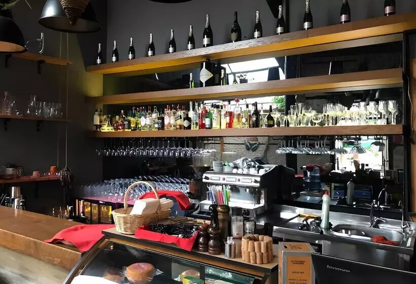 Hostelli Grace Lounge Premium