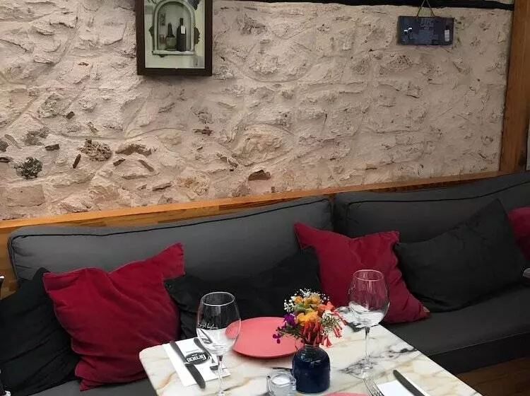 Hostelli Grace Lounge Premium