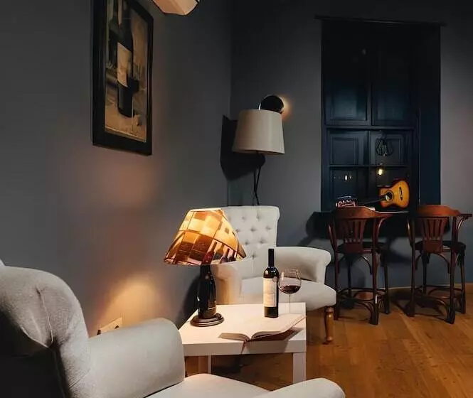 Hostelli Grace Lounge Premium