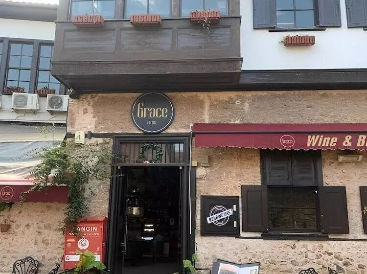 Hostelli Grace Lounge Premium