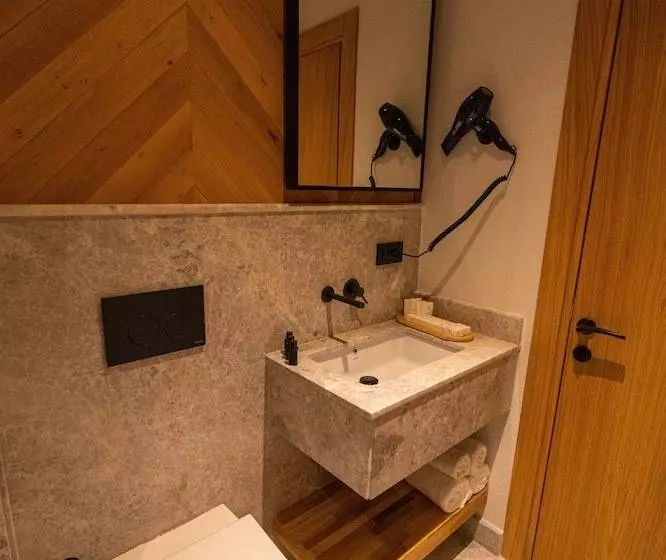 簡易ホテル Leone Cunda Edition Otel