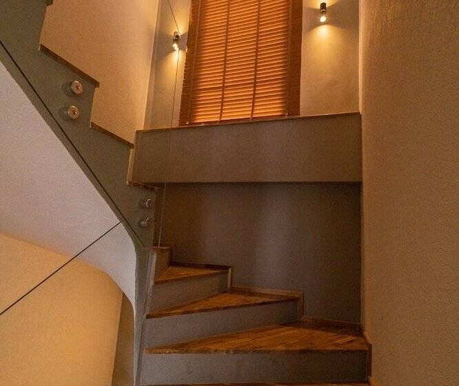 Hostel Leone Cunda Edition Otel