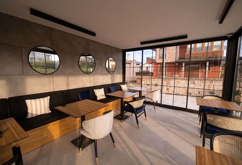 Hostel Leone Cunda Edition Otel