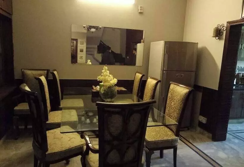 هتل Ashhubz Lodges