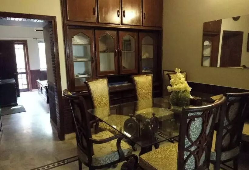 هتل Ashhubz Lodges