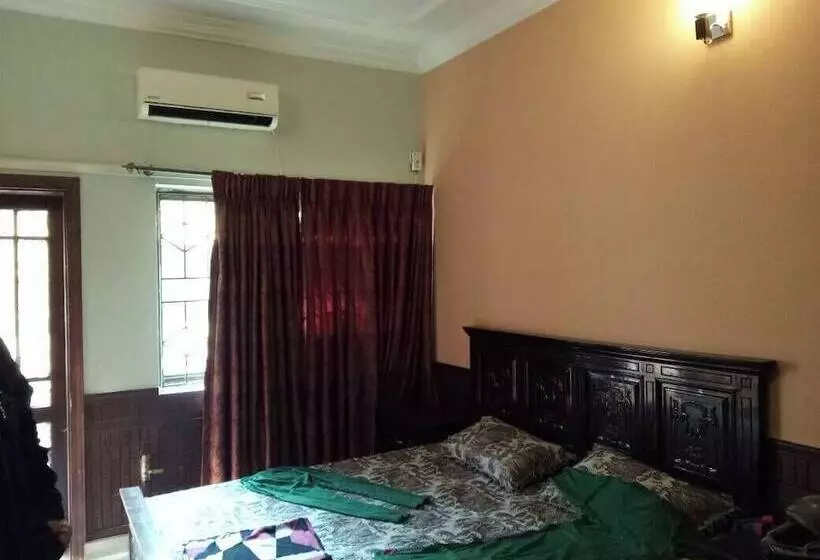 هتل Ashhubz Lodges
