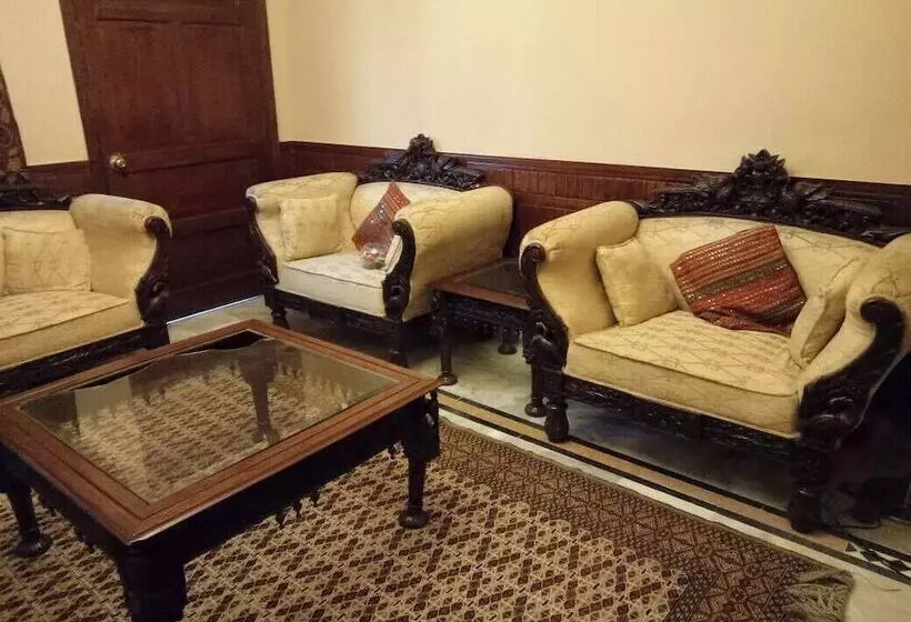 هتل Ashhubz Lodges
