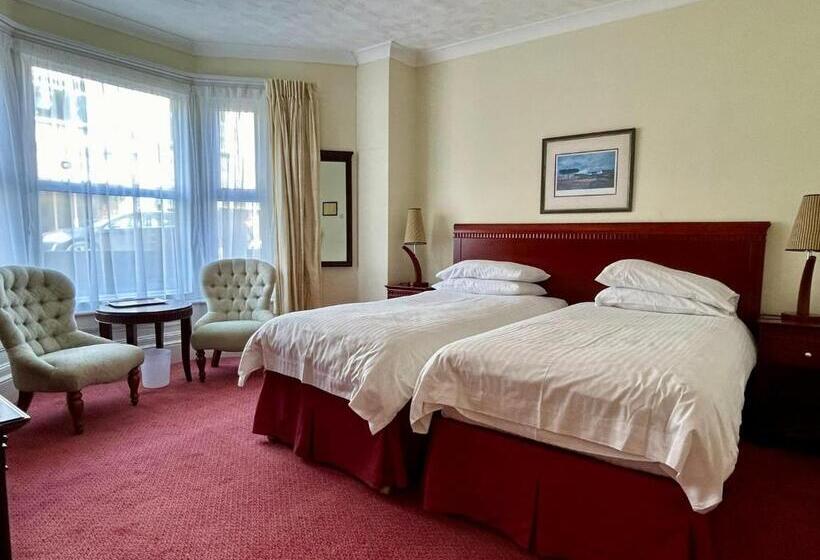 Hotel Bay View   Seafront, Sandown   Free Car Ferry