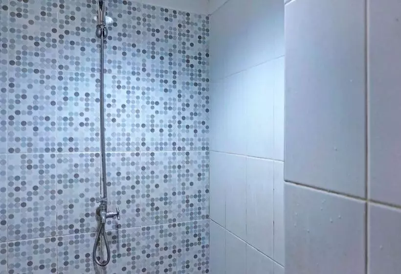 Hotelli Collection O 92959 Apartement Sentraland Karawang By At Room