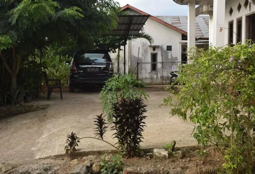 Hotelli Four G Homestay & Komodo Tour