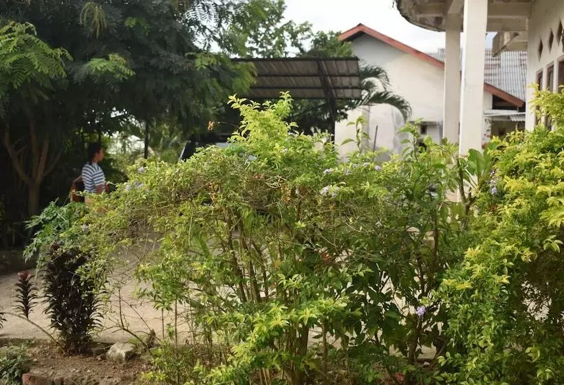 Hotelli Four G Homestay & Komodo Tour