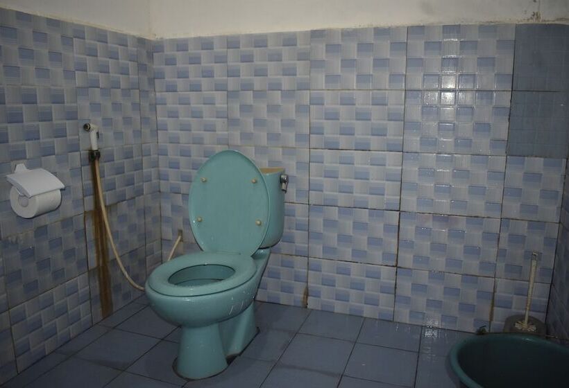 فندق Four G Homestay & Komodo Tour