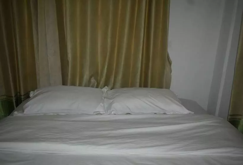 Hotelli Four G Homestay & Komodo Tour