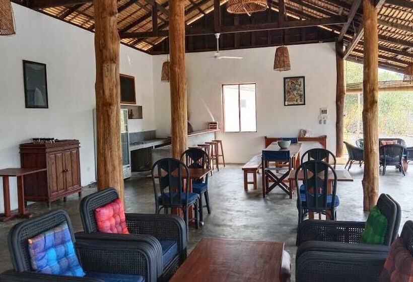 ホテル Naga Lodge