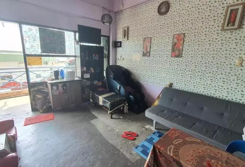 ホテル Spot On 90836 Penginapan Almera