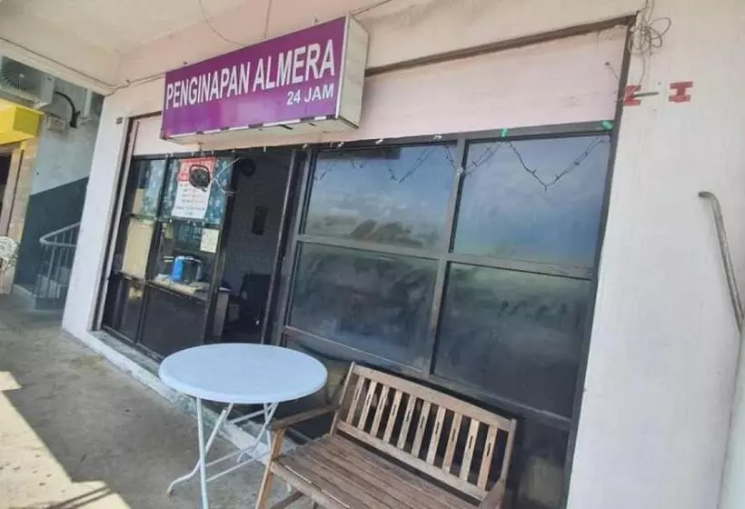 ホテル Spot On 90836 Penginapan Almera