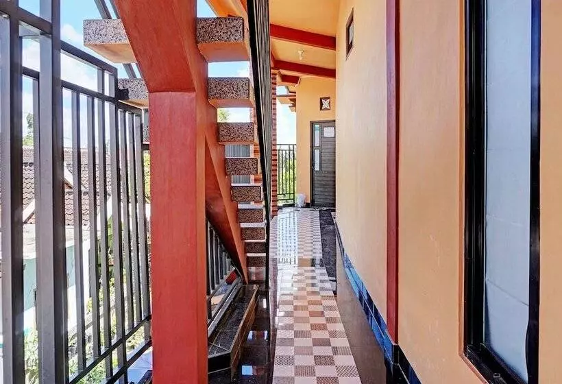 ホテル Spot On 92353 Purnama Syariah Guest House