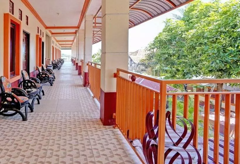 Hotelli Spot On 92527 Penginapan Kangean Syariahneartaman Merdeka Kalianget