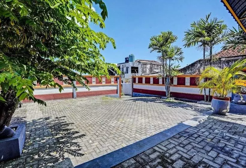 Hotelli Spot On 92527 Penginapan Kangean Syariahneartaman Merdeka Kalianget