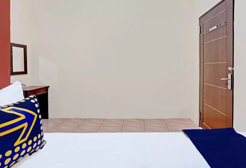 Hotelli Spot On 92527 Penginapan Kangean Syariahneartaman Merdeka Kalianget