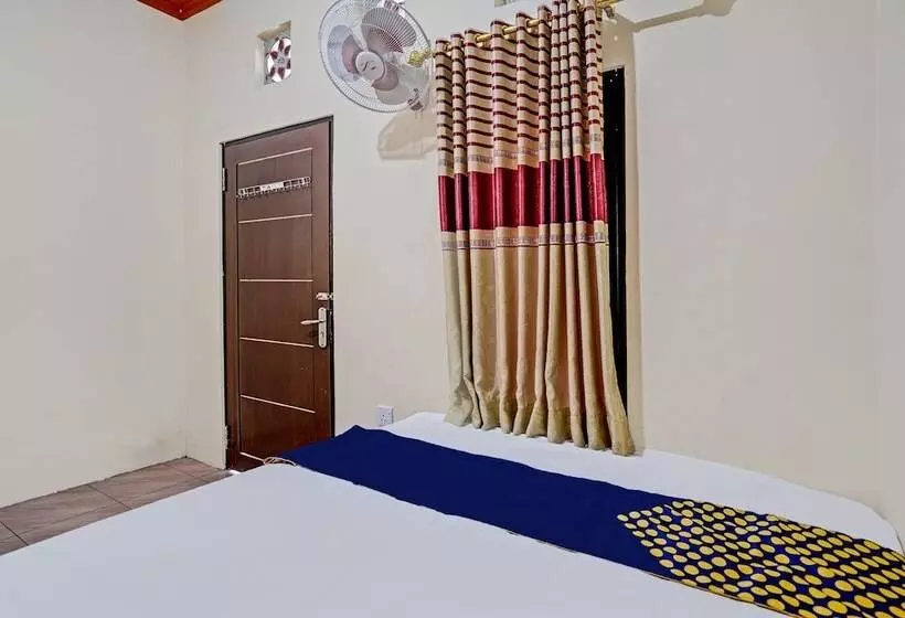 Hotelli Spot On 92527 Penginapan Kangean Syariahneartaman Merdeka Kalianget