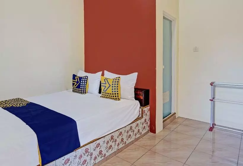 Hotelli Spot On 92527 Penginapan Kangean Syariahneartaman Merdeka Kalianget