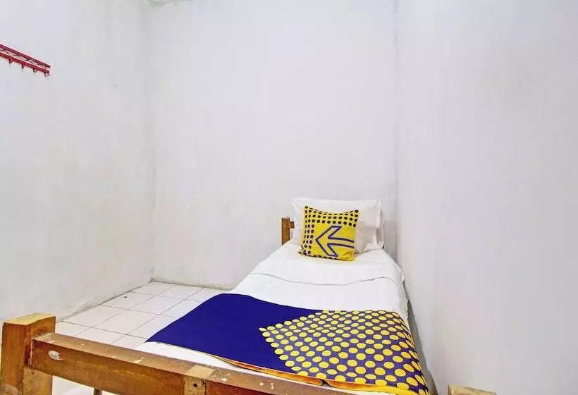 ホテル Spot On 92539 Luqman Kostel Syariah