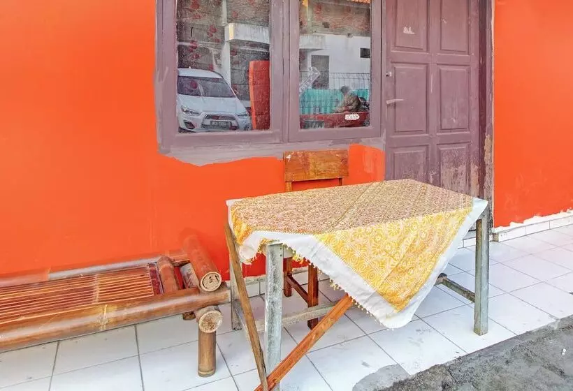 ホテル Spot On 92539 Luqman Kostel Syariah