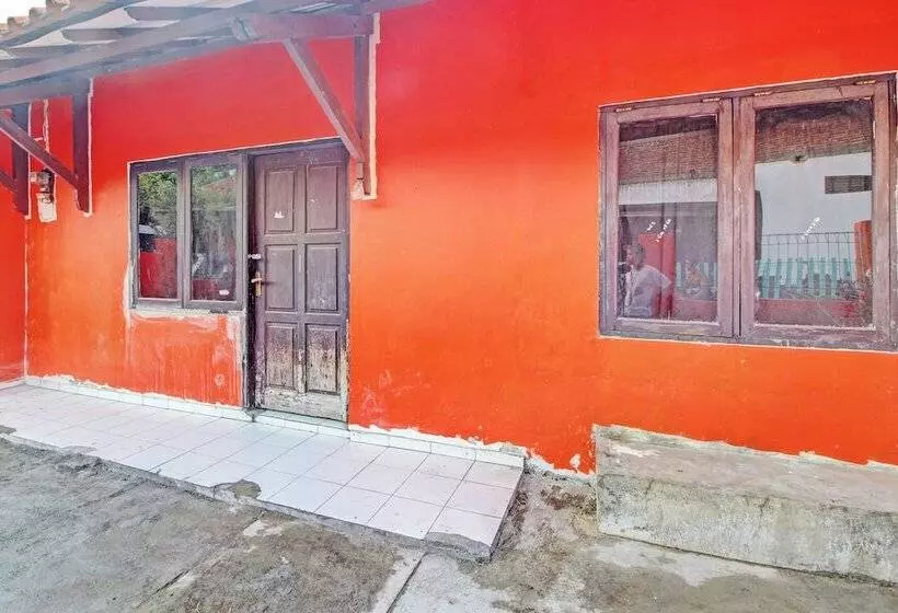 ホテル Spot On 92539 Luqman Kostel Syariah