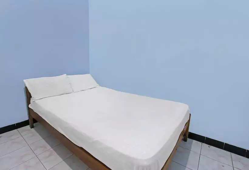 Hotelli Spot On 92567 Jati Homestay Near Taman Suranadi