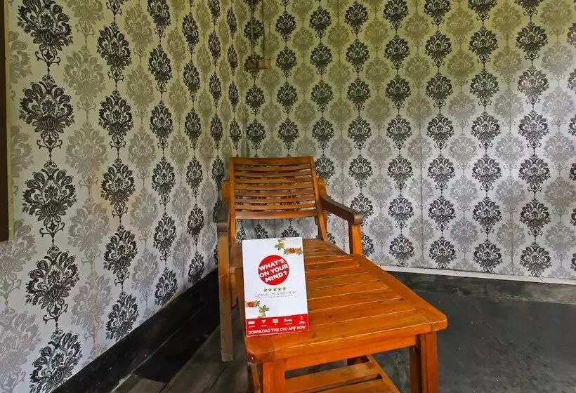 Hotelli Spot On 92567 Jati Homestay Near Taman Suranadi