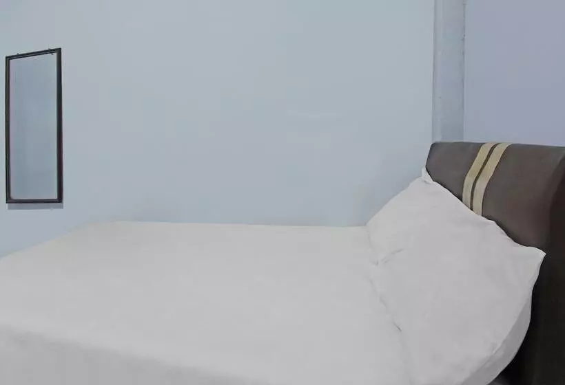 Hotelli Spot On 92567 Jati Homestay Near Taman Suranadi