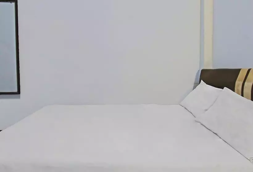 Hotelli Spot On 92567 Jati Homestay Near Taman Suranadi