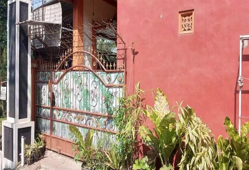 ホテル Spot On 92743 Kost Elisabeth Syariah