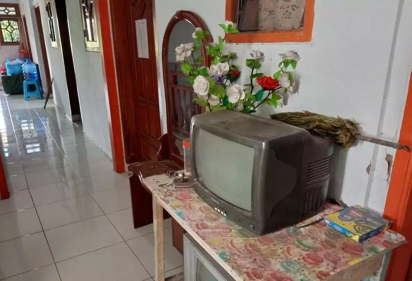 ホテル Spot On 92743 Kost Elisabeth Syariah