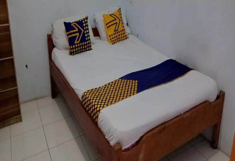 ホテル Spot On 92743 Kost Elisabeth Syariah
