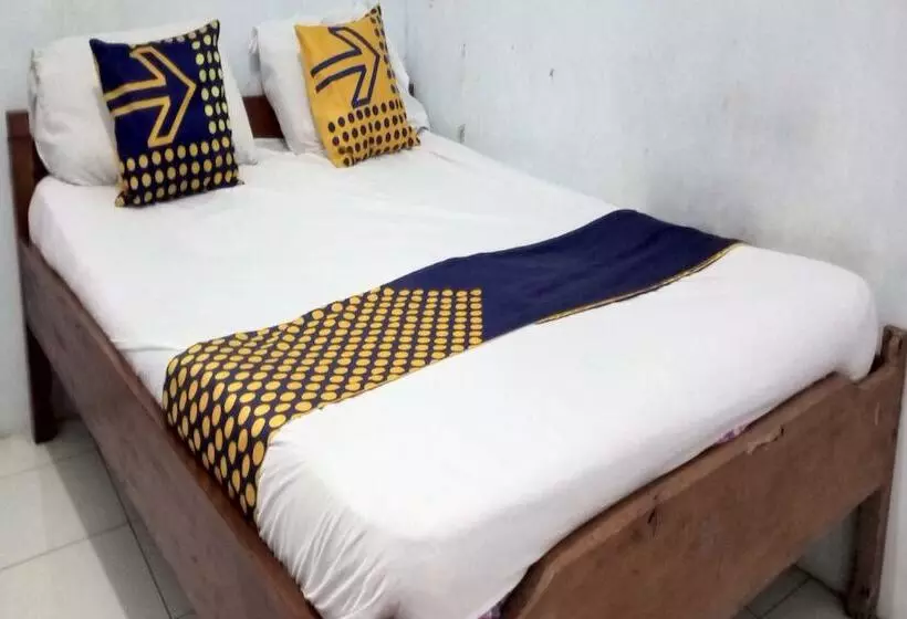 ホテル Spot On 92743 Kost Elisabeth Syariah
