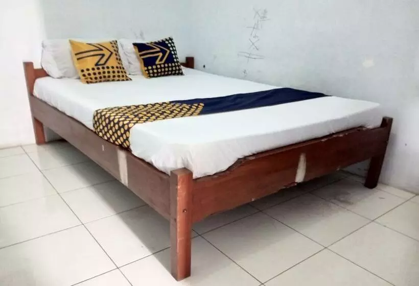 ホテル Spot On 92743 Kost Elisabeth Syariah