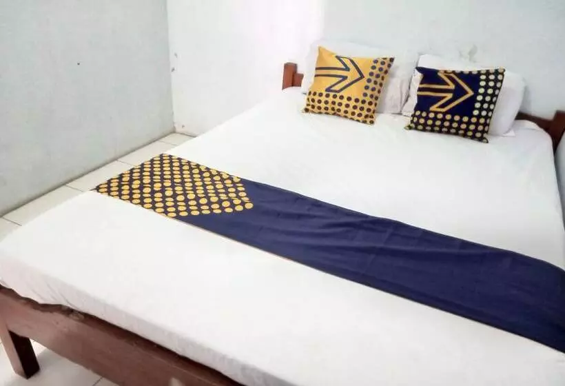ホテル Spot On 92743 Kost Elisabeth Syariah