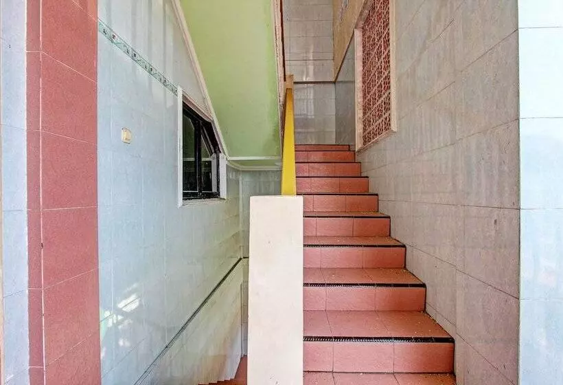 ホテル Spot On 92760 Global Media Homestay Syariah