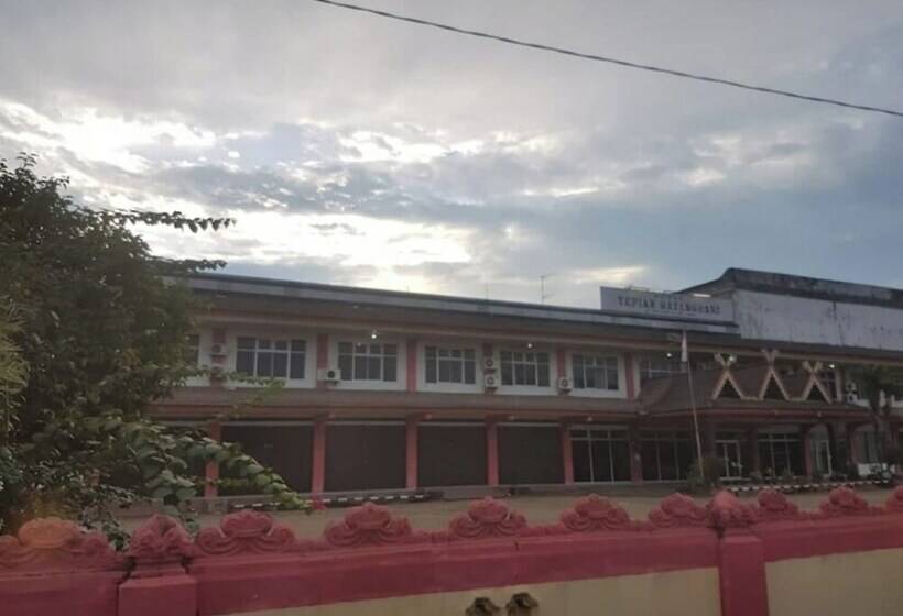 בית מלון כפרי Tepian Batang Hari By Oyo