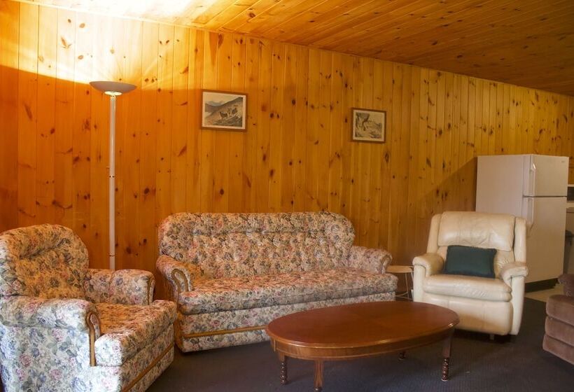 בית מלון כפרי White Birch Lodge