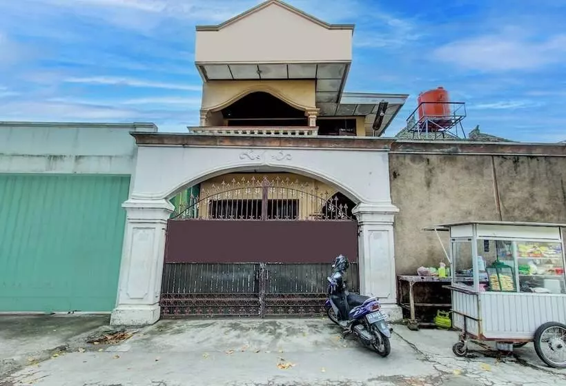 ホテル Wulan Homestay Syariah Solo By Oyo