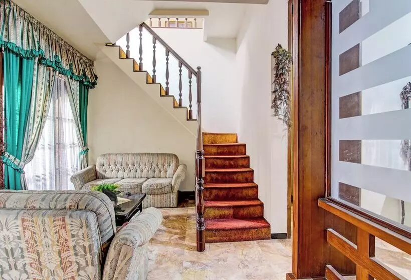 ホテル Wulan Homestay Syariah Solo By Oyo