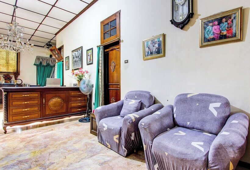 فندق Wulan Homestay Syariah Solo By Oyo