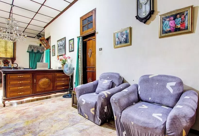 ホテル Wulan Homestay Syariah Solo By Oyo